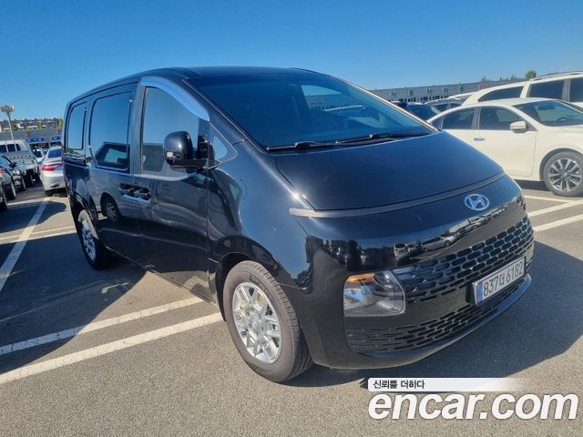 Hyundai Staria 2023 — photo 2