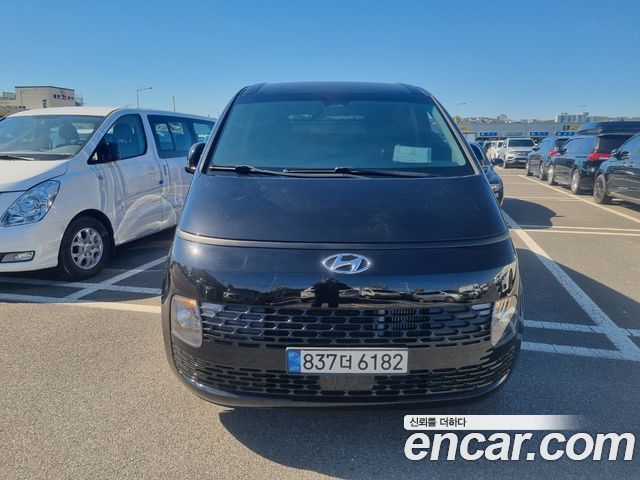 Hyundai Staria 2023 — photo 3