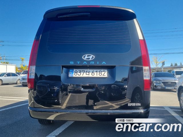 Hyundai Staria 2023 — photo 4