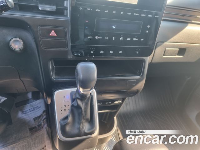 Hyundai Staria 2023 — photo 9