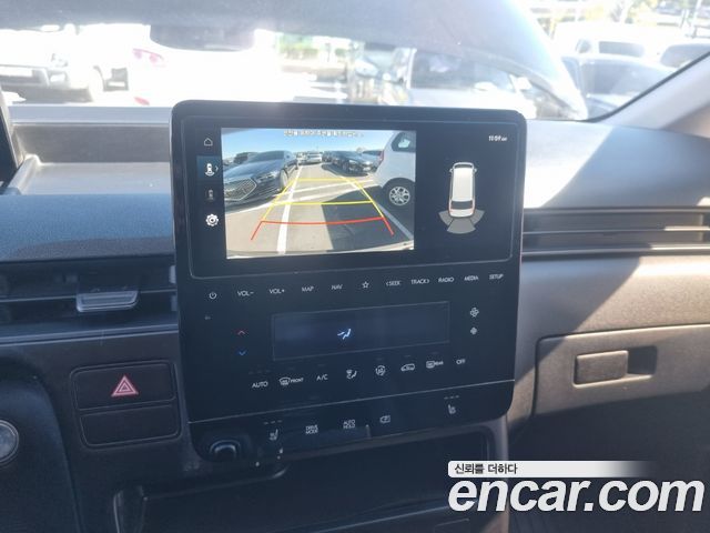 Hyundai Staria 2023 — photo 13