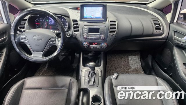 Kia K3 2015 — photo 10