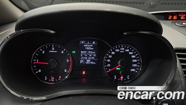 Kia K3 2015 — photo 11