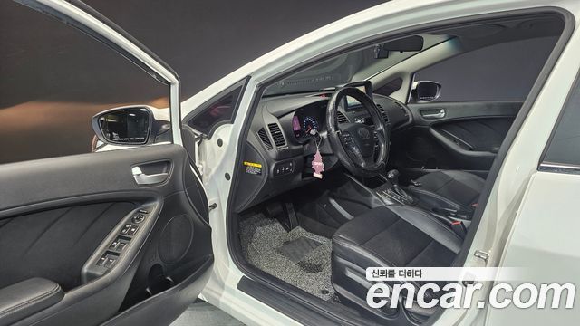 Kia K3 2015 — photo 13