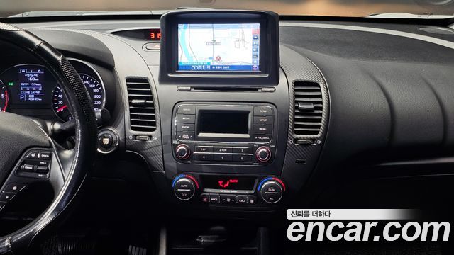 Kia K3 2015 — photo 20
