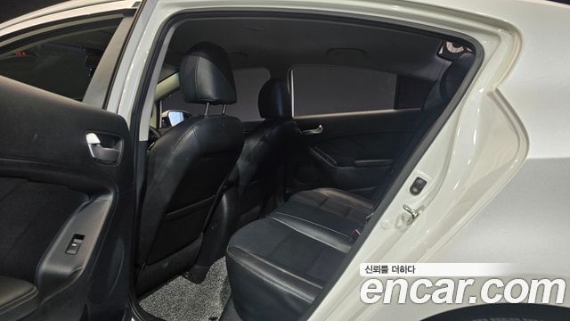 Kia K3 2015 — photo 16