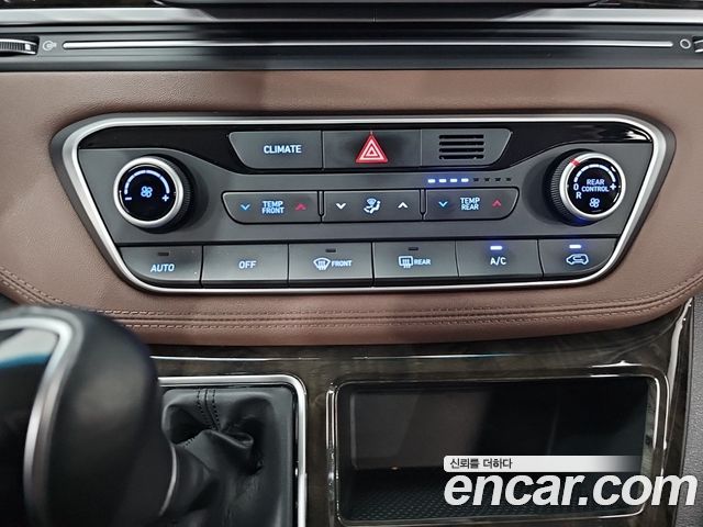 Hyundai Starex 2019 — photo 10