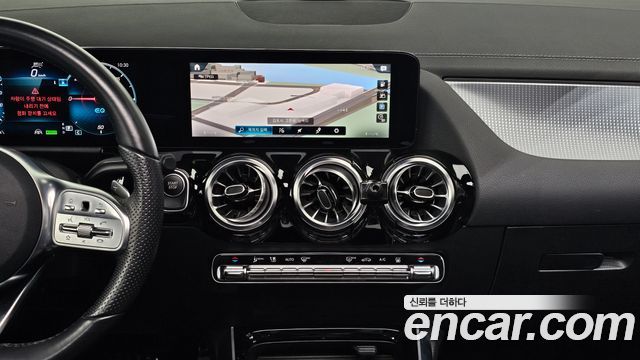 Mercedes-Benz EQA 2022 — photo 20