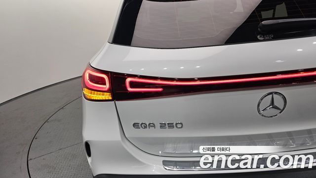Mercedes-Benz EQA 2022 — photo 9