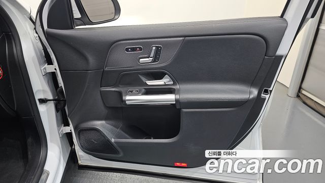 Mercedes-Benz EQA 2022 — photo 14
