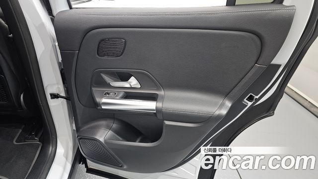 Mercedes-Benz EQA 2022 — photo 15