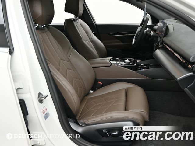 BMW 5-Series 2024 — photo 10