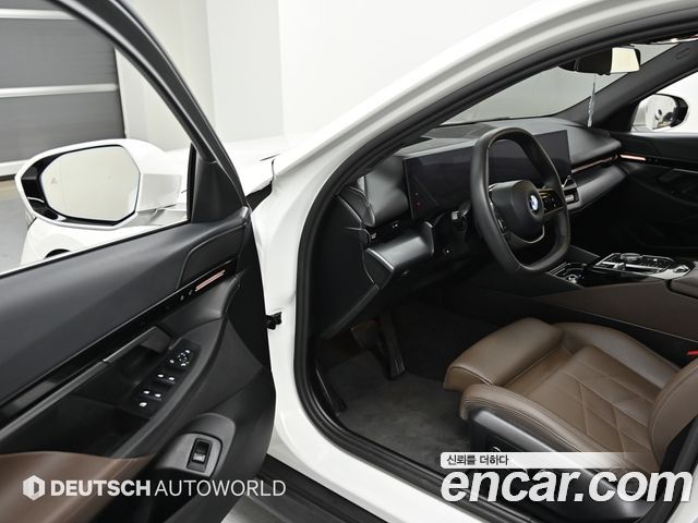 BMW 5-Series 2024 — photo 11
