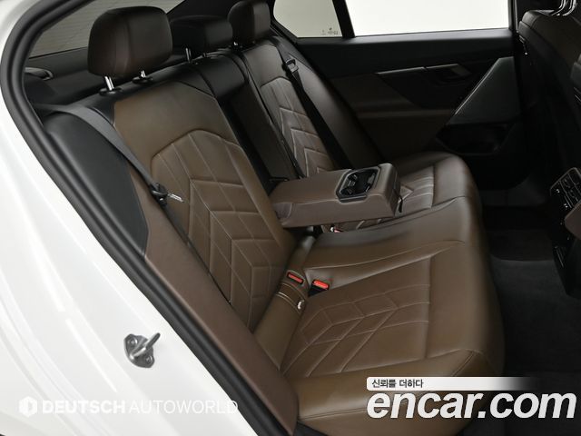 BMW 5-Series 2024 — photo 12