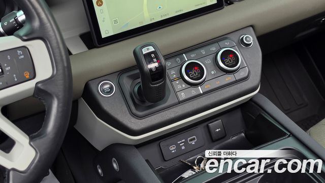 Land Rover Defender 2020 — photo 9
