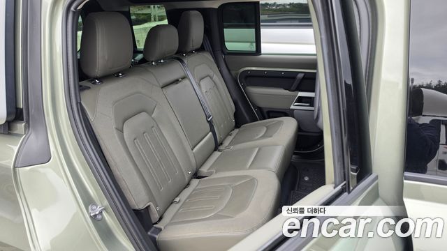 Land Rover Defender 2020 — photo 12