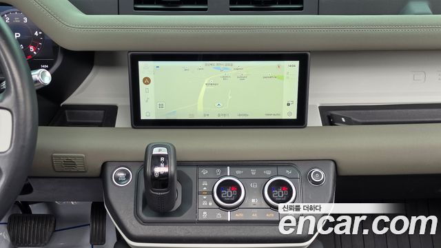 Land Rover Defender 2020 — photo 15