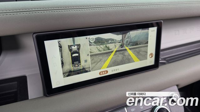 Land Rover Defender 2020 — photo 16