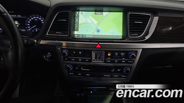 Genesis G80 2018 — photo 18
