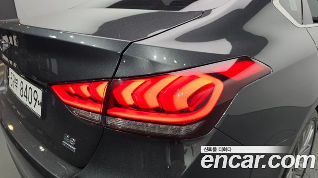 Genesis G80 2018 — photo 9