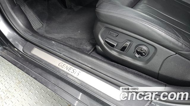 Genesis G80 2018 — photo 29