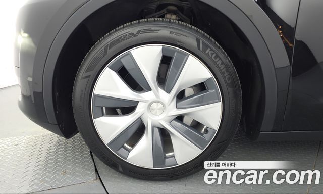 Tesla Model Y 2024 — photo 5