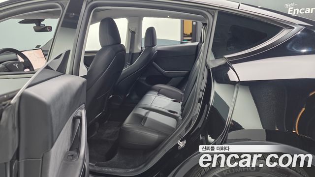 Tesla Model Y 2024 — photo 11