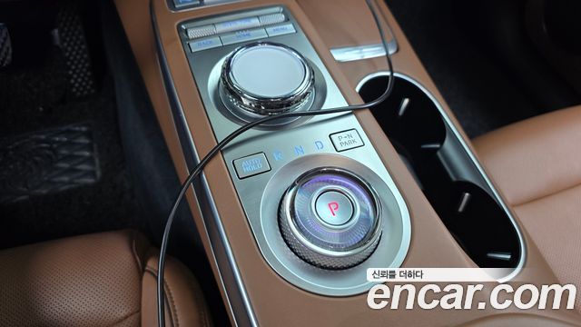 Genesis GV70 2023 — photo 12