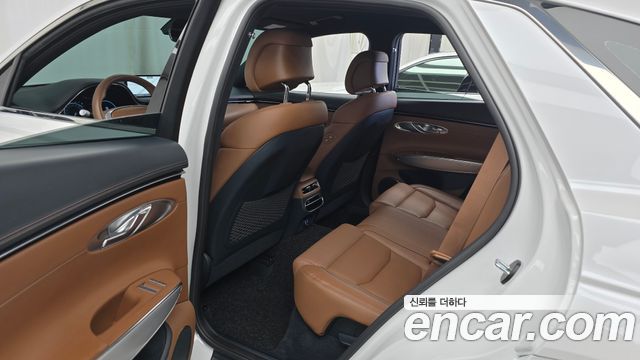 Genesis GV70 2023 — photo 18