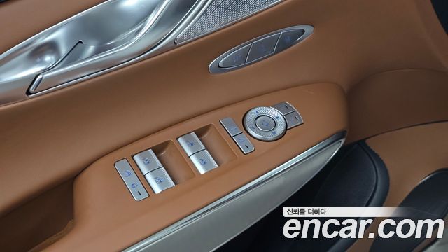 Genesis GV70 2023 — photo 29