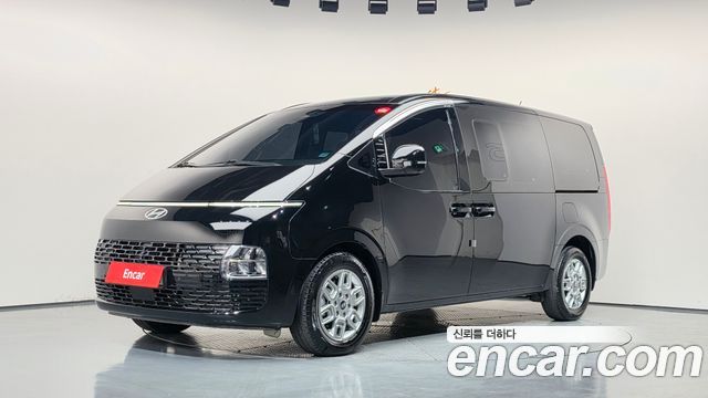 Hyundai Staria 2025 — photo 1