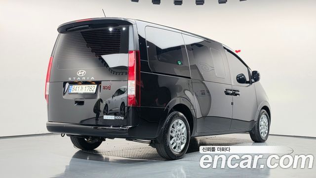 Hyundai Staria 2025 — photo 2