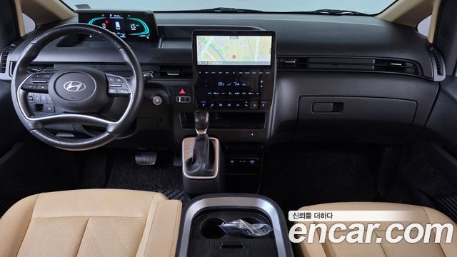 Hyundai Staria 2025 — photo 10