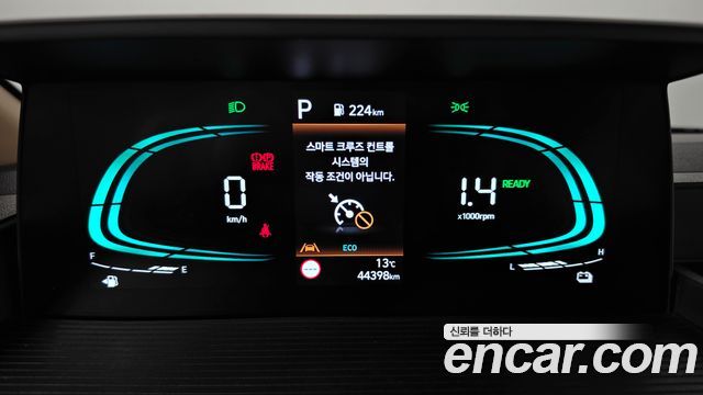Hyundai Staria 2025 — photo 11