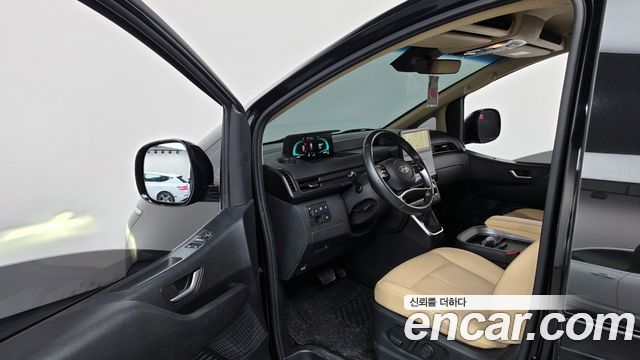 Hyundai Staria 2025 — photo 13