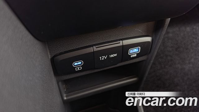 Hyundai Staria 2025 — photo 21