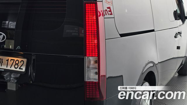 Hyundai Staria 2025 — photo 9