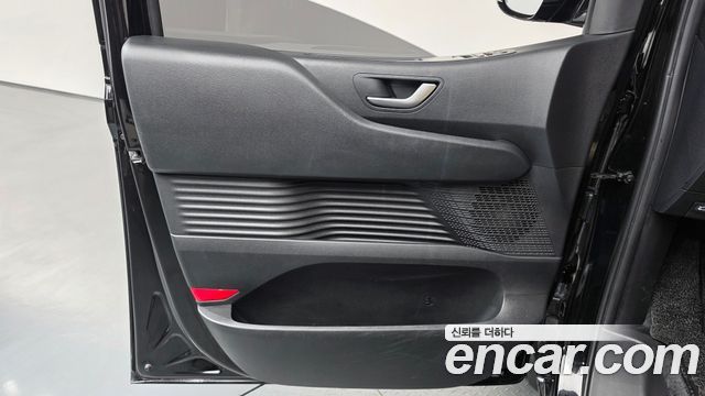 Hyundai Staria 2025 — photo 15