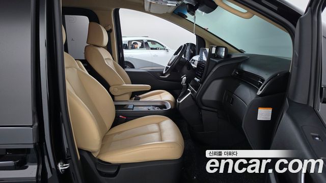Hyundai Staria 2025 — photo 16