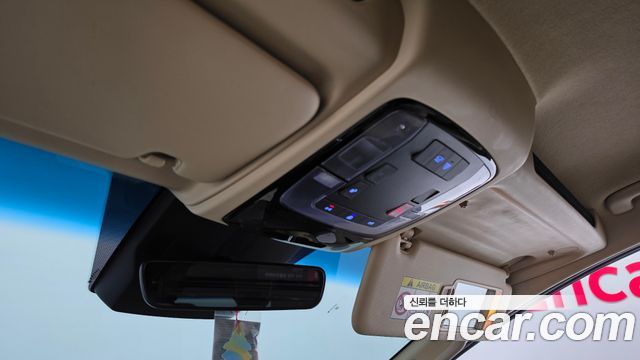 Hyundai Staria 2025 — photo 27