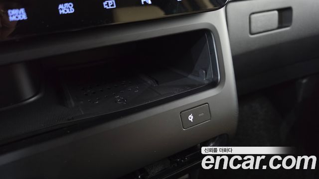 Hyundai Staria 2025 — photo 32