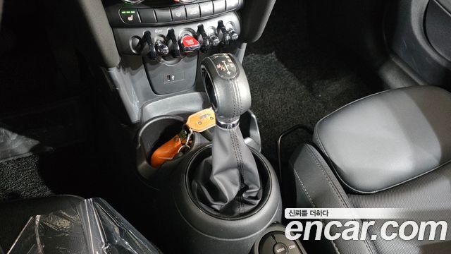 Mini Cooper 2019 — photo 9