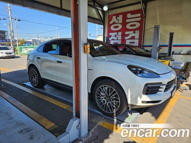 Porsche Cayenne 2020 — photo 2