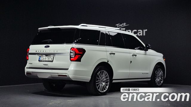 Ford Expedition 2022 — photo 2