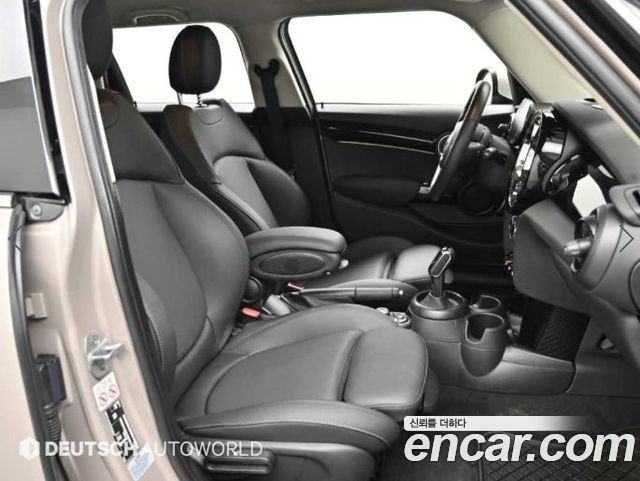 Mini Cooper 2024 — photo 10