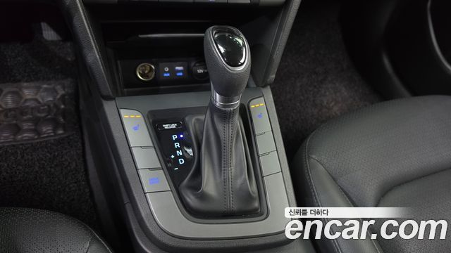 Hyundai AVANTE 2018 — photo 12