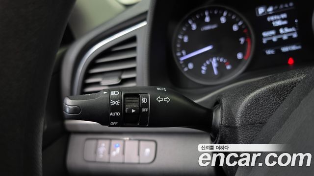 Hyundai AVANTE 2018 — photo 24
