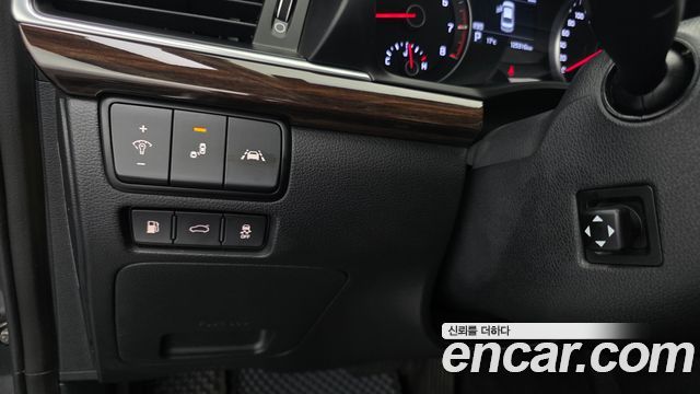 Kia K7 2018 — photo 23