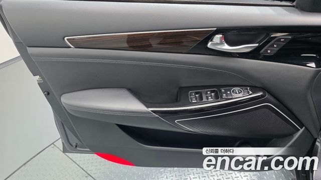 Kia K7 2018 — photo 14