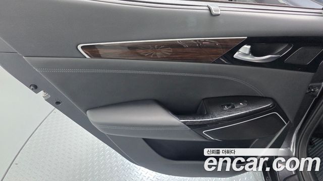 Kia K7 2018 — photo 15